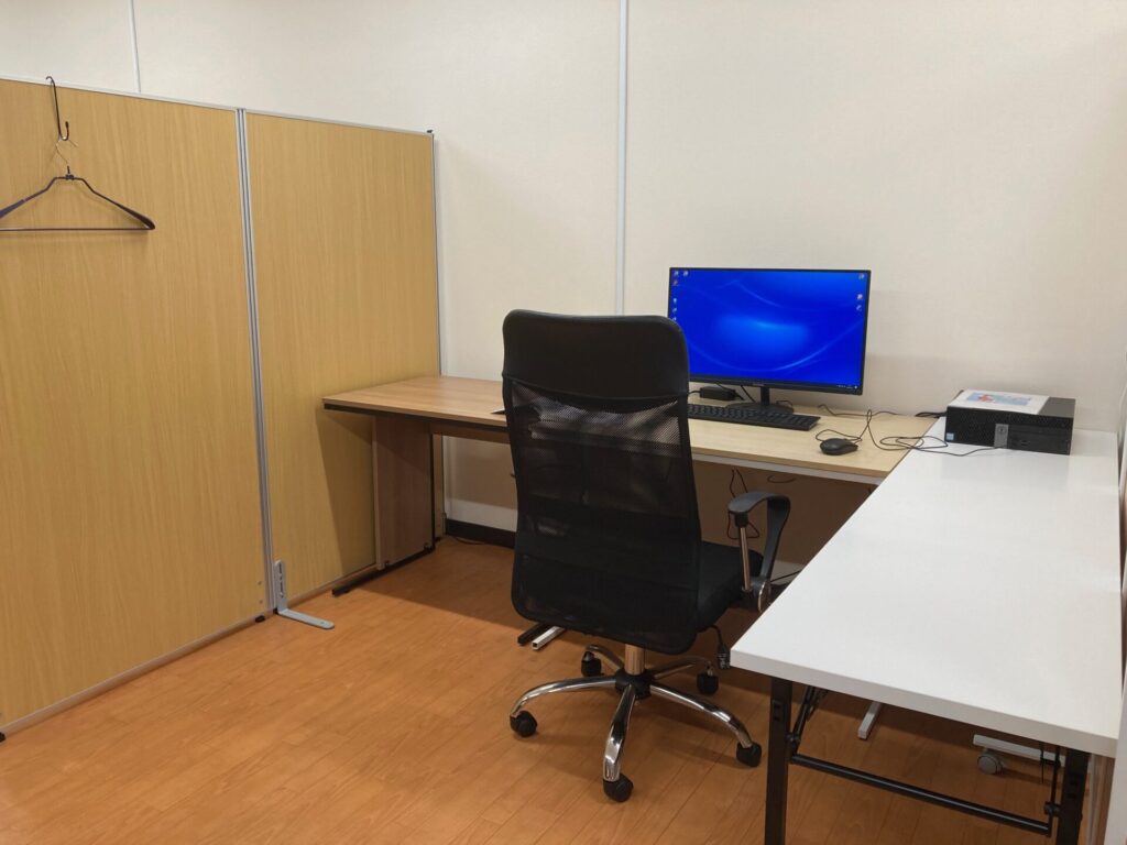 北九州コネコスパソコンスクールの学習席写真